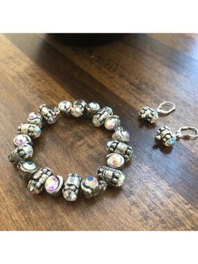 Stunning bracelet & earrings set